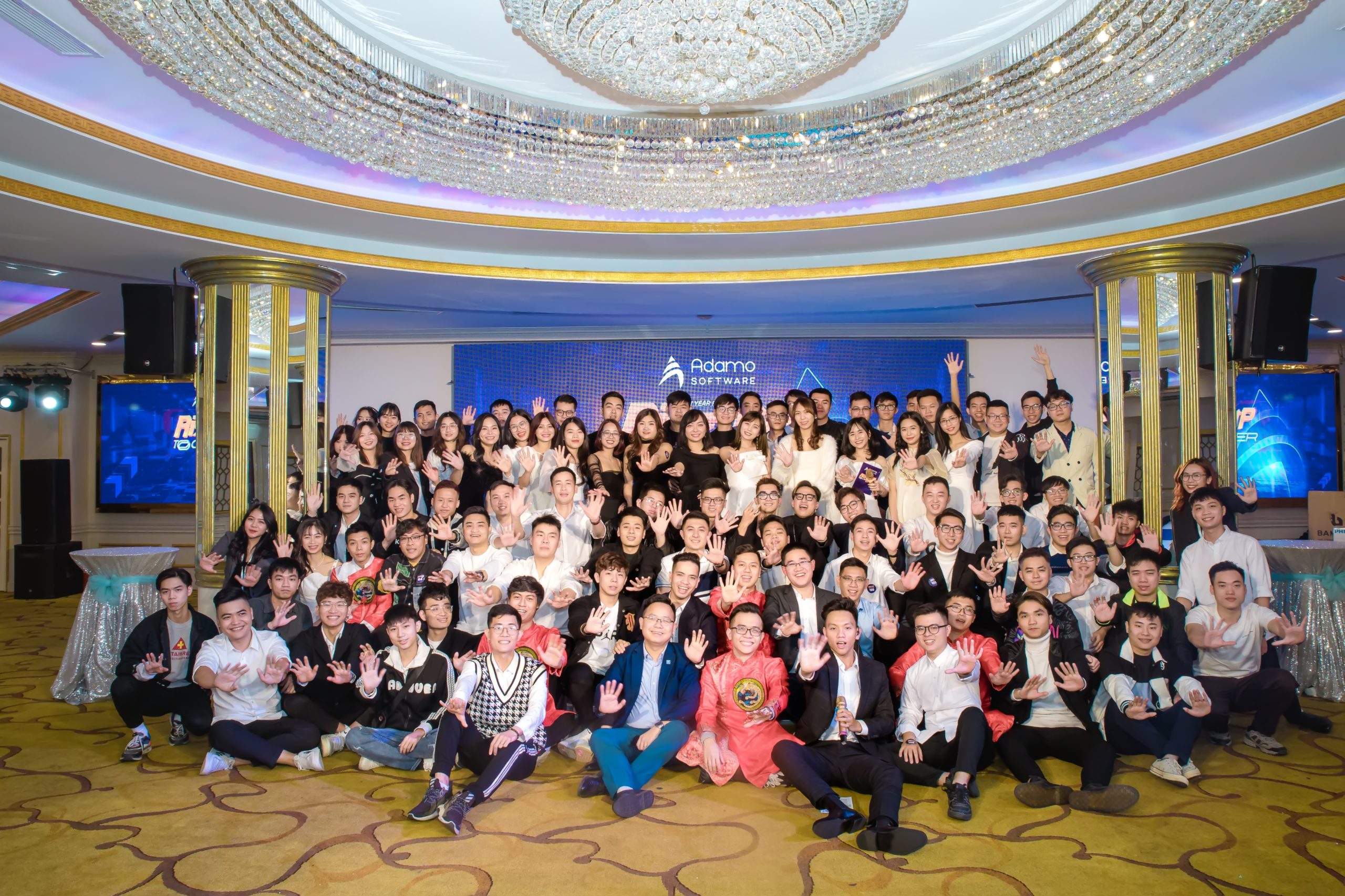 NEW YEAR PARTY 2023 – RISE UP TOGETHER : HOÀN THIỆN ĐỂ BỨT PHÁ 